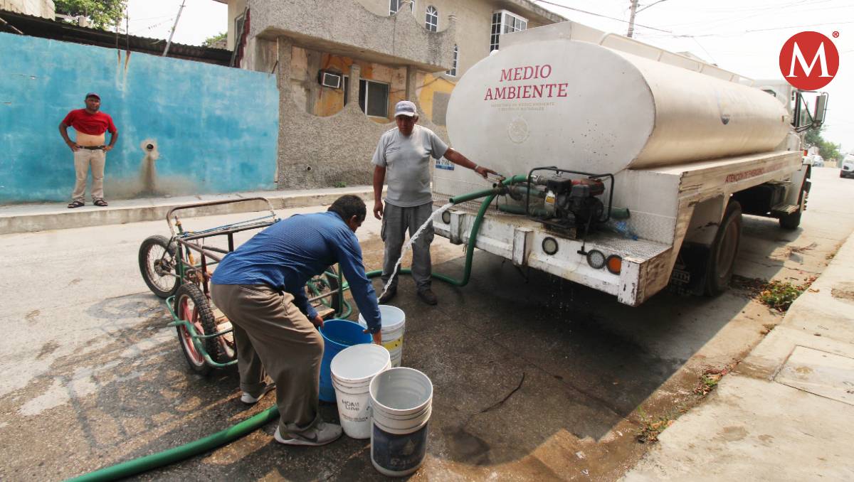 Reparten pipas de agua en Tampico. (Yazmín Sánchez)