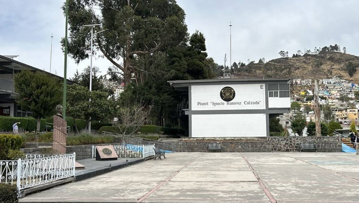 Alumnas son grabadas en pelea dentro de plantel de Prepa 4 en Toluca| Facebook