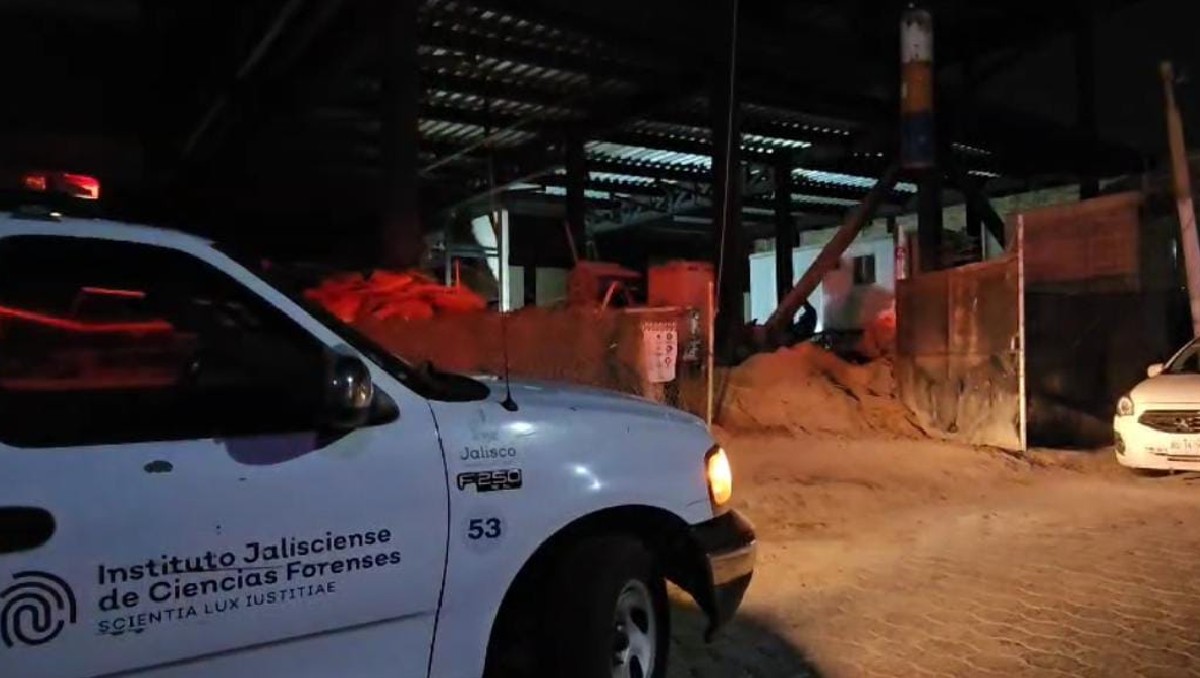 Autoridades acuden a lugar donde hombre murió dentro de construcción en Zapopan (Vicente Torres Alfaro)