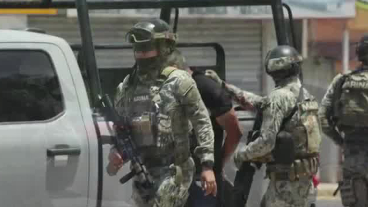 La Secretaría de Marina detiene a dos hombres que trasportaban armas de fuego en Ahome, Sinaloa