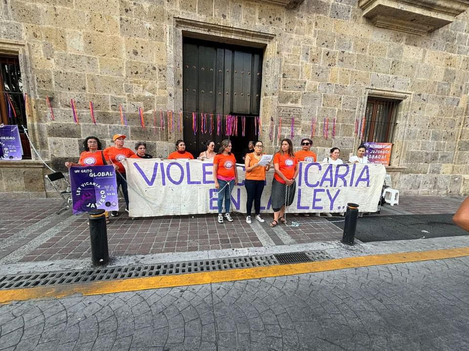 Víctimas de violencia vicaria iniciaron este jueves una huelga de hambre