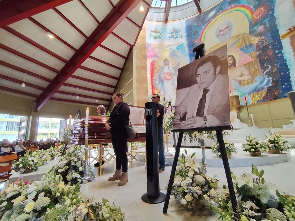 En Tulancingo el gobernador acudió al velorio de Jorge Márquez Alvarado. (Cortesía)