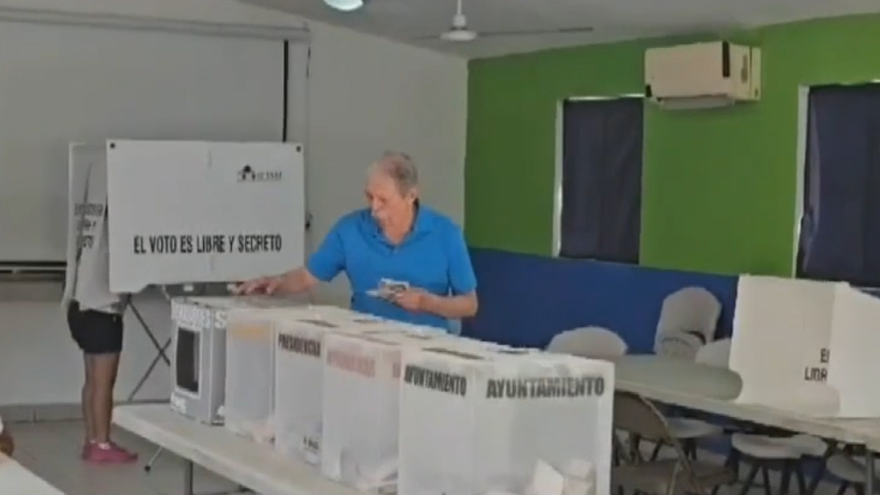 Ciudadanos asisten a votar en Nuevo Laredo, Tamaulipas
