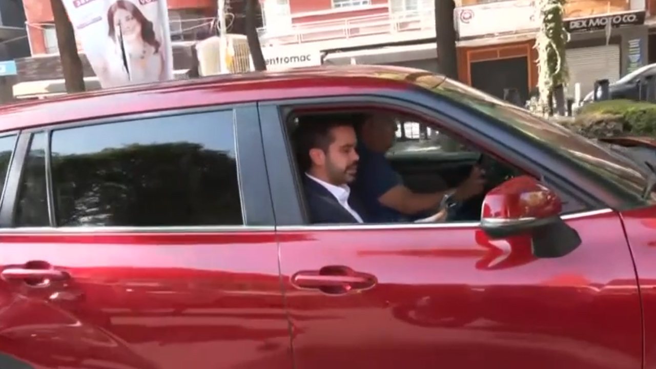 Jorge Álvarez Máynez sale a ejercer su voto