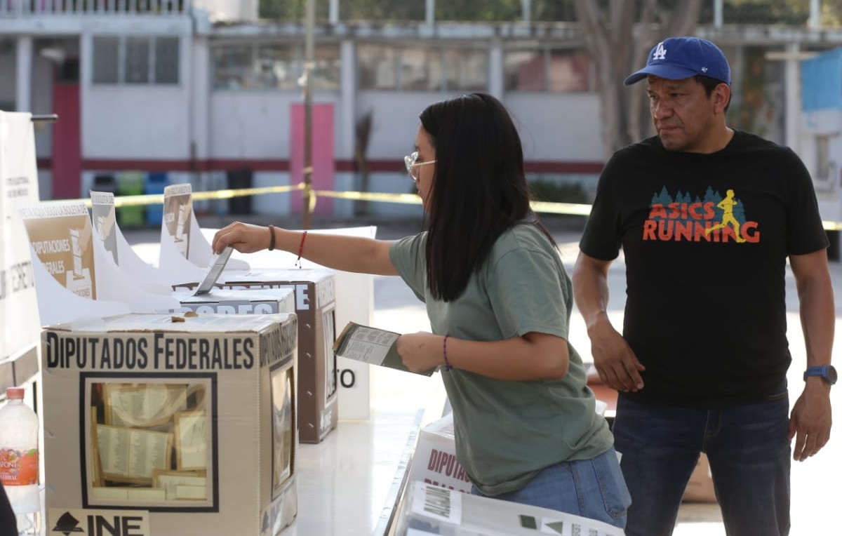 Personas de alcaldía Benito Juárez emiten su voto con tranquilidad (Foto: Araceli López)