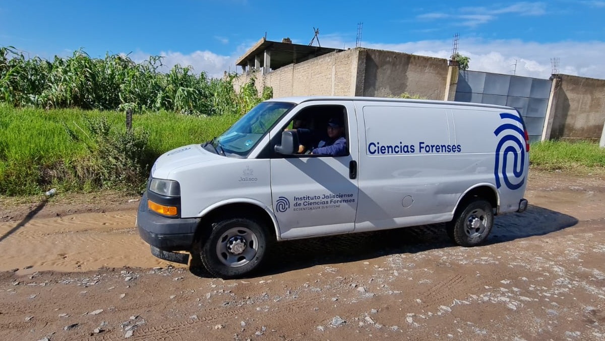 Camioneta del Instituto Jalisciense de Ciencias Forenses (Juan Carlos Munguía)
