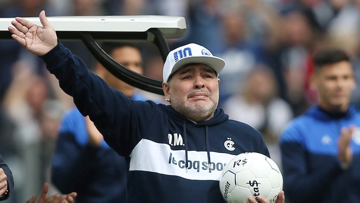 Herederos de Diego Maradona piden a la Justicia de Francia la incautación del Balón de Oro (Reuters)