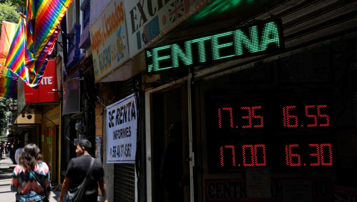En marzo de 2020, última fecha en que el peso tuvo una pérdida similar, se vivía la pandemia del covid-19. | Reuters