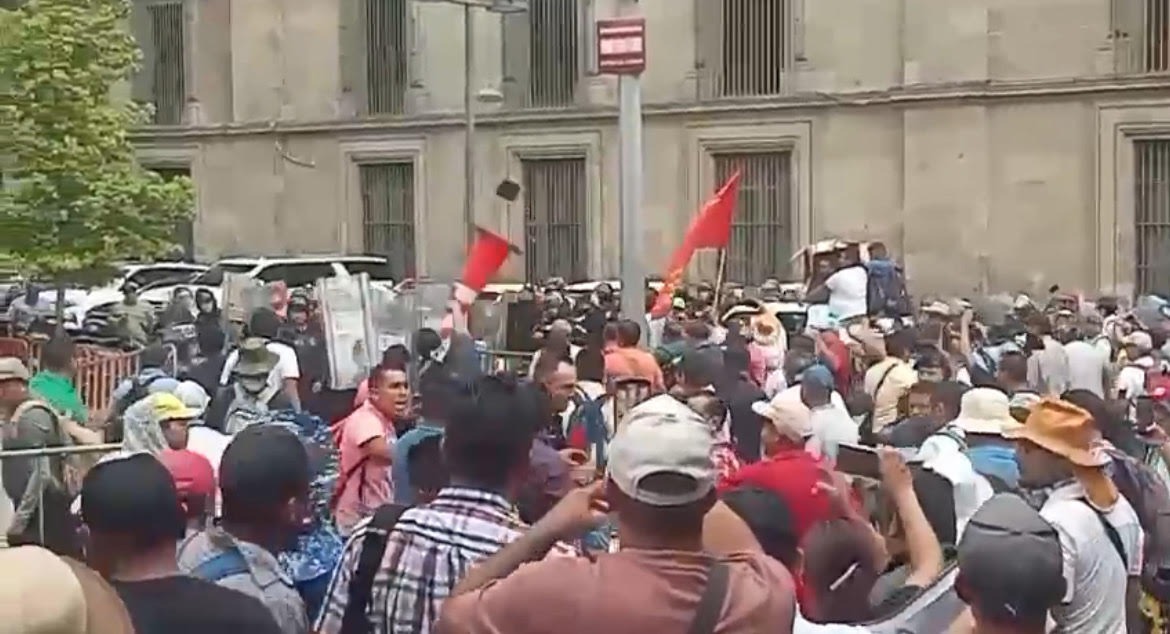 CNTE se reúne con Sheinbaum, pero vandalizan Palacio Nacional. | Pedro Domínguez