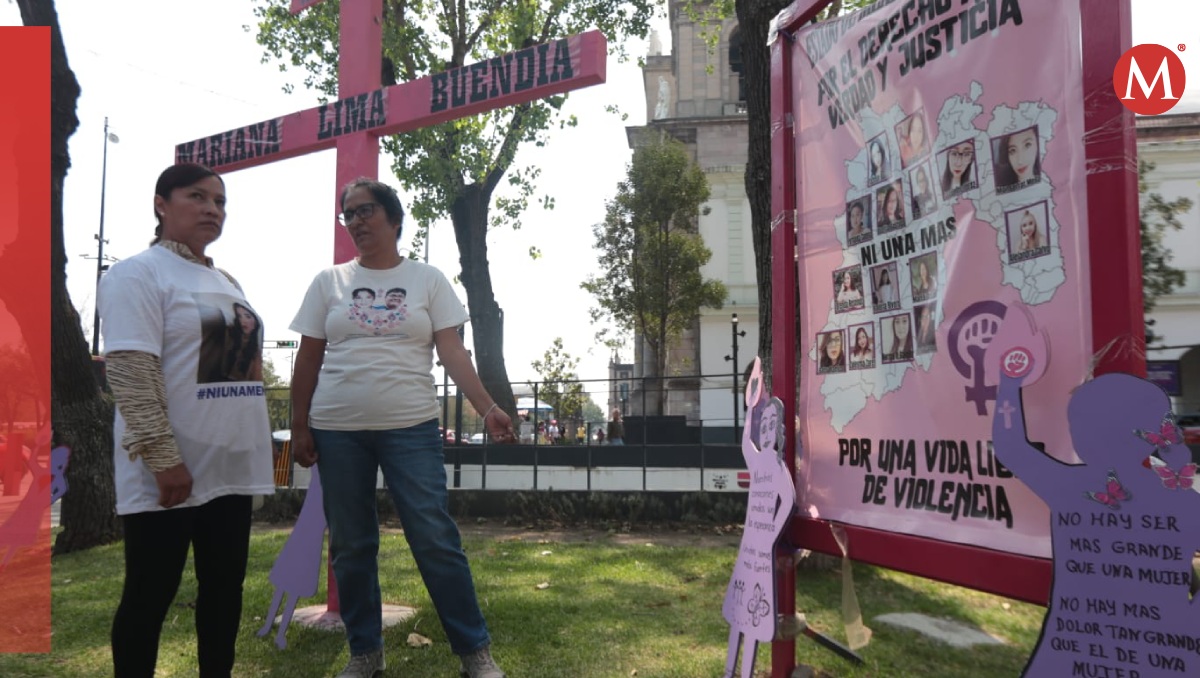 Familiares instalan memorial de Melanie en Plaza González Arratia. Foto: (Tania Contreras)