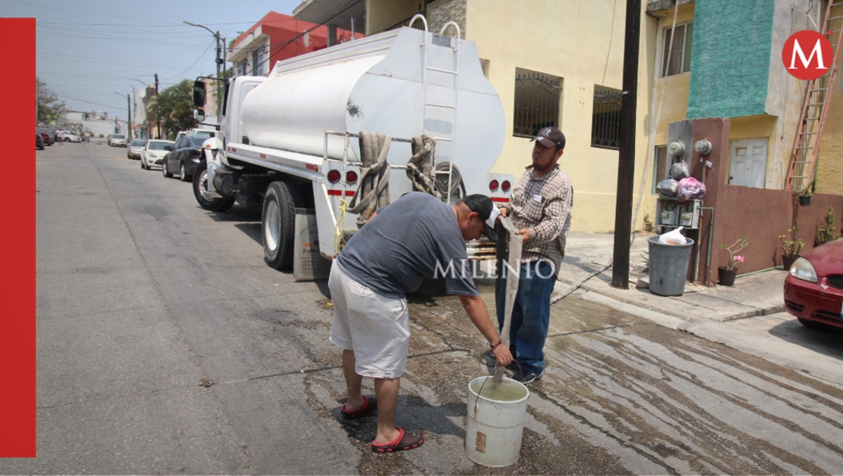 Reparten agua en pipas en Tampico. (Yazmín Sánchez)