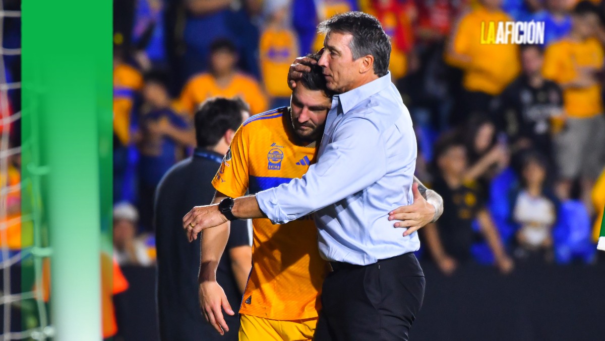 Robert Dante Siboldi se despide de jugadores de Tigres en el Volcán (Imago7)