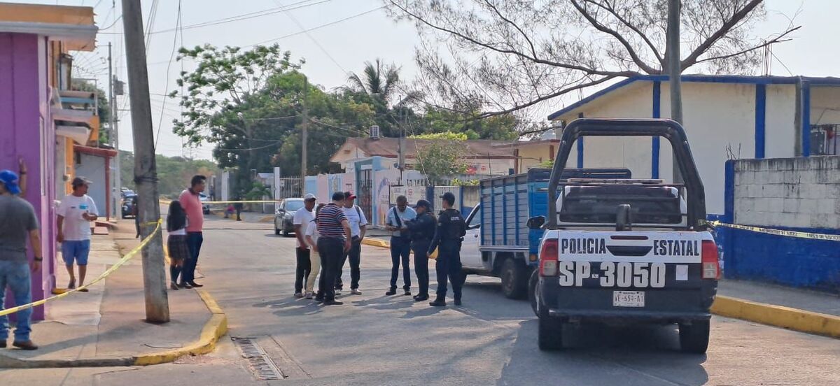 Servicios de emergencia trasladaron al conductor herido a un hospital. | Especial