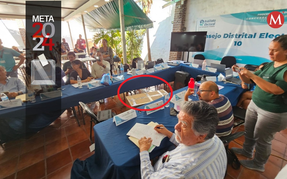 Las boletas fueron regresadas y empaquetadas correctamente en una caja que además se firmó . (Juan Munguía)