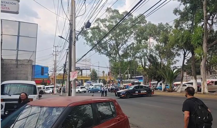 El hombre fue abatido cuando descendió del auto.