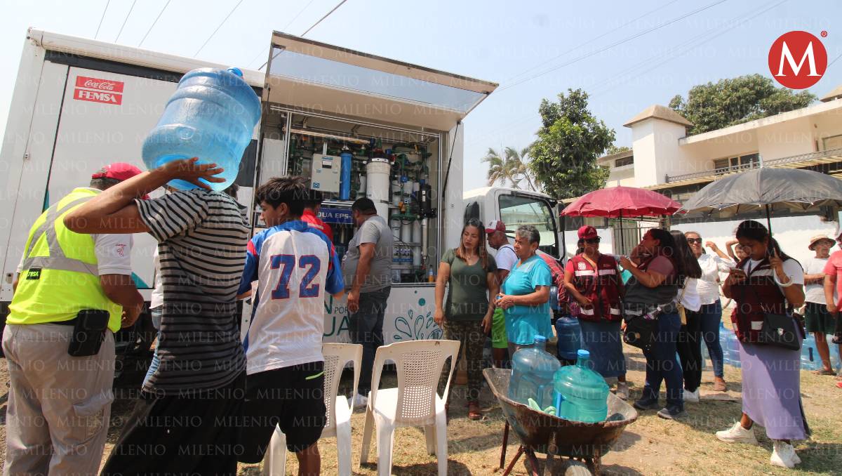 Femsa regala agua purificada en Altamira. (Yazmín Sánchez)