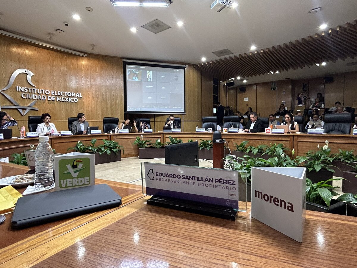 "Iniciando la sesión del IECM con motivo del proceso electoral.", Eduardo Santillán | Foto: X/@santillanpe1