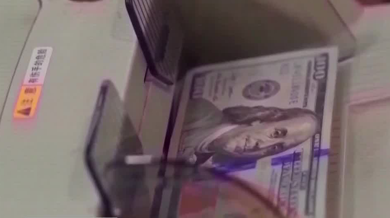 Por segunda jornada consecutiva, el peso mexicano cierra con pérdida frente al dólar