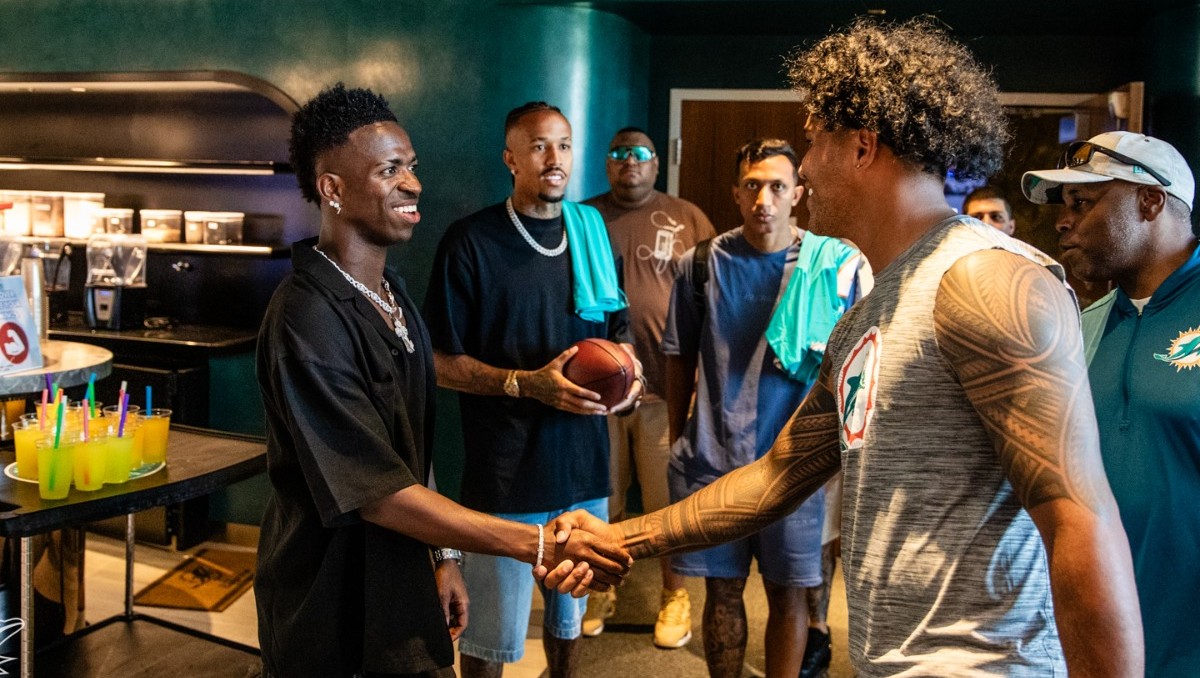 Miami Dolphins recibe a Vinicius y Éder Militao previo a la Copa América (X: @MiamiDolphins)