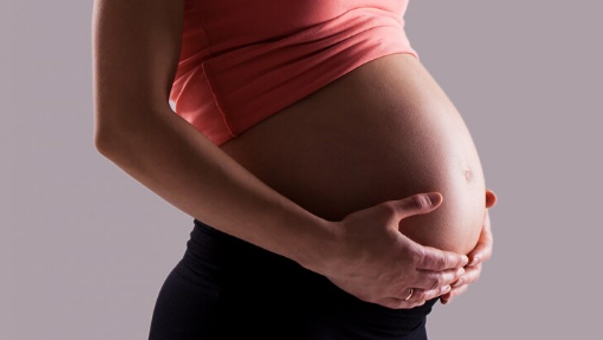 Mujer es amputada de brazos y piernas tras tener parto; bebé sobrevive