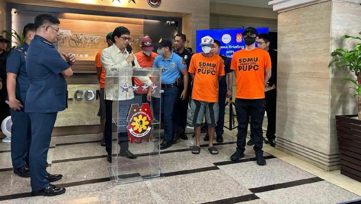 Cuatro policías detenidos en Manila por secuestrar a turistas y pedir rescate | AP