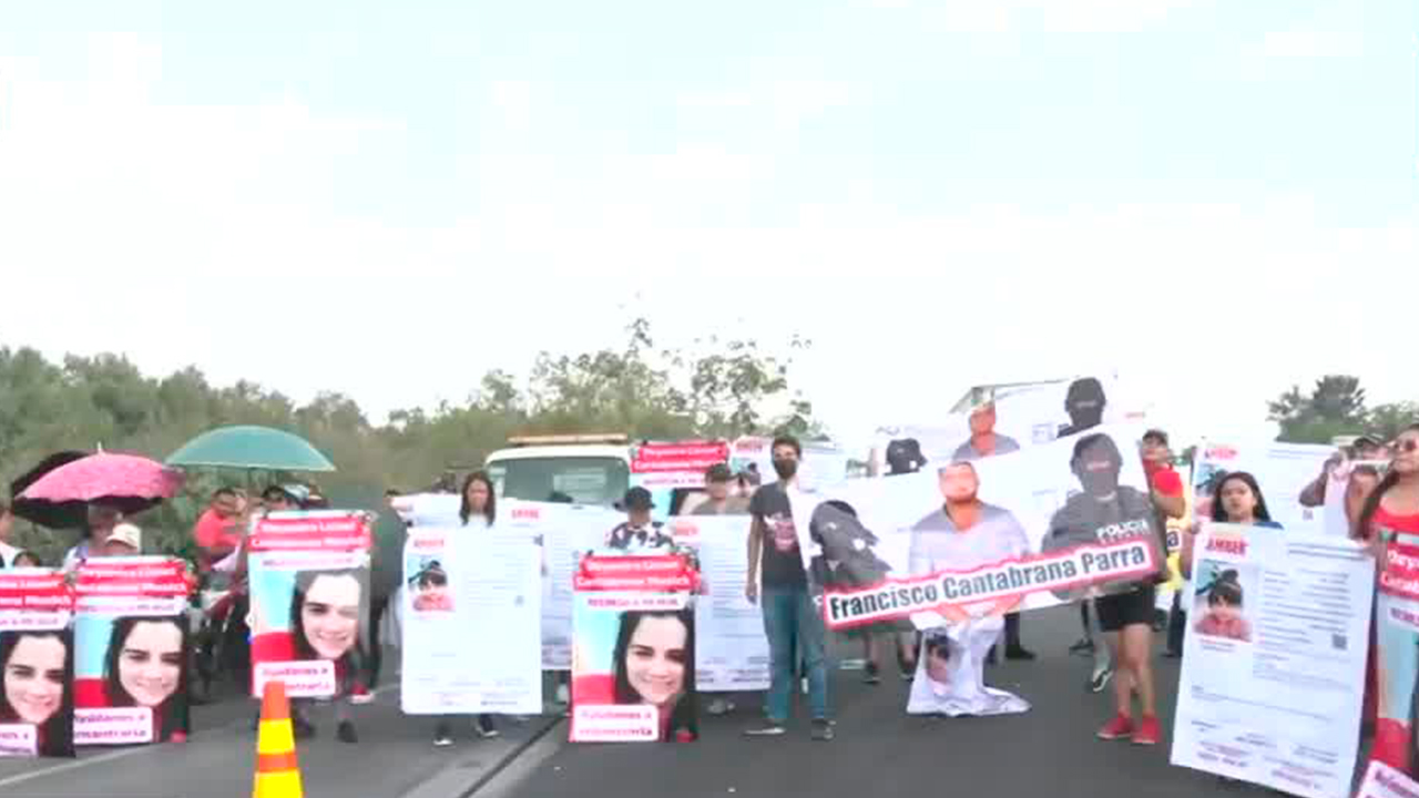 Bloqueo en el Circuito Exterior Mexiquense en protesta por la desaparición de una menor