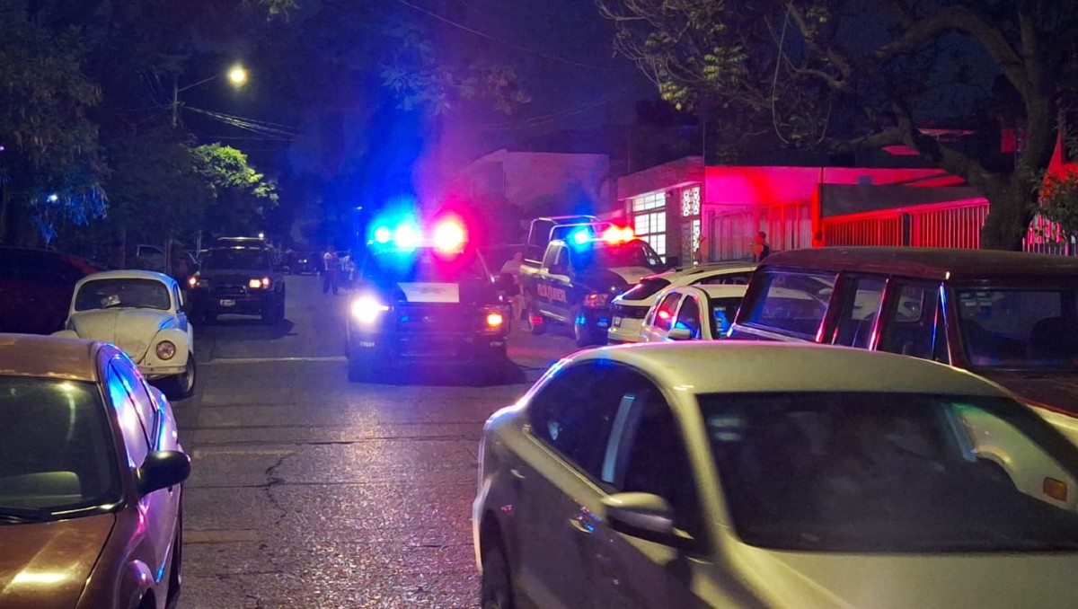 Policías acudieron al lugar donde un hombre fue atacado a balazos por un robo en Tlaquepaque (Vicente Torres Alfaro)