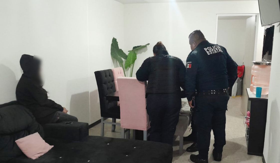 Sujetos amenazaron a menor para alejarla de su casa.