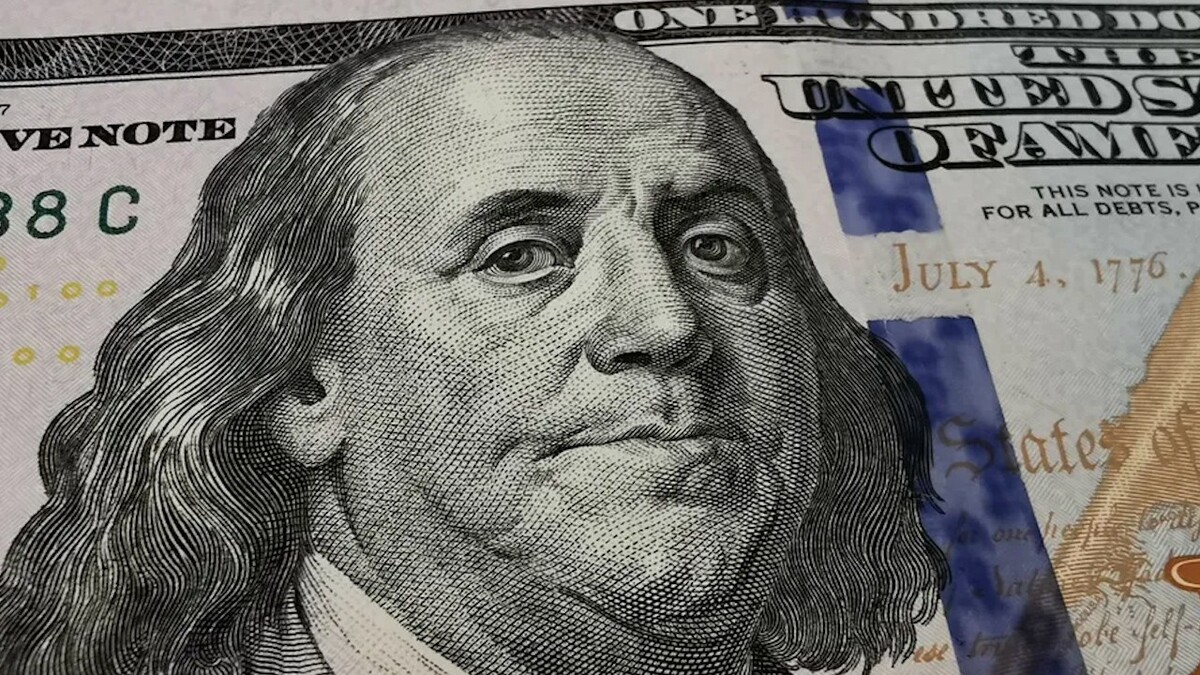 El peso registra su mayor caída semanal frente al dólar desde marzo de 2020