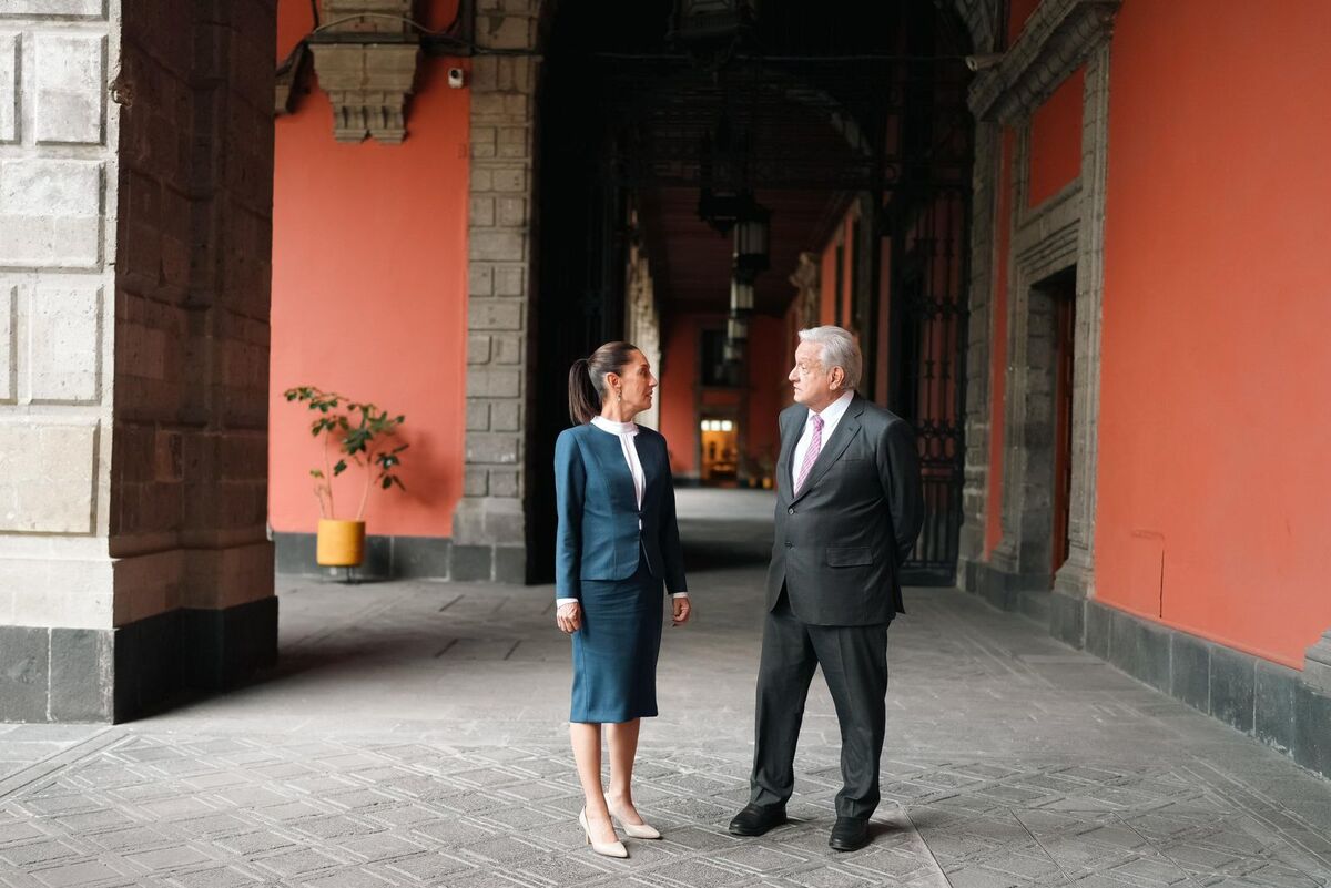 Encuentro entre Claudia Sheinbaum y Andrés Manuel López Obrador. | Foto: Especial