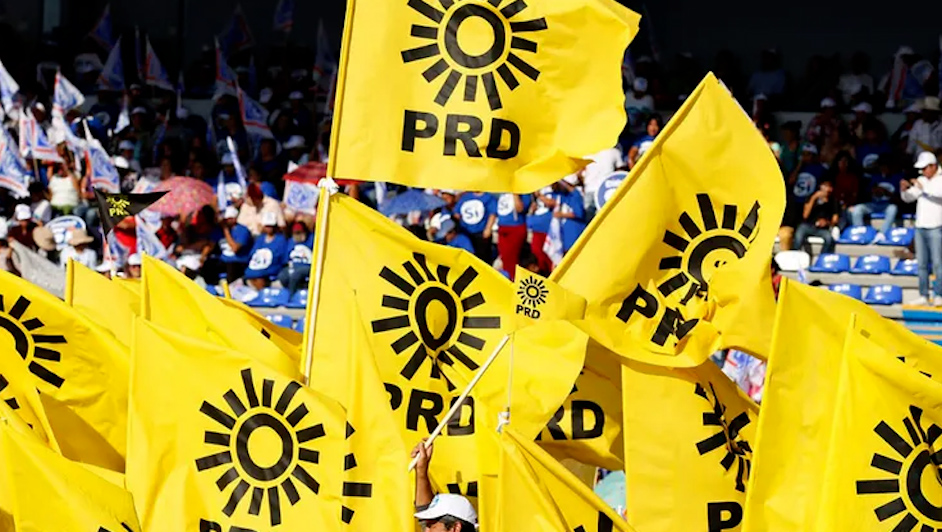El PRD se agotó y se debe conformar otro partido