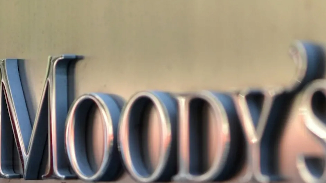 Inversionistas por nearshoring están atentos a reformas en México: Moody’s