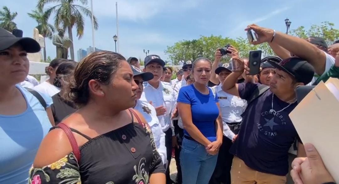 Mujeres policías protestan en Campeche