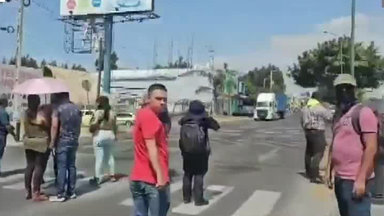 Policías de la Guardia Civil levantan bloqueo de las oficinas de la SSP en Morelia
