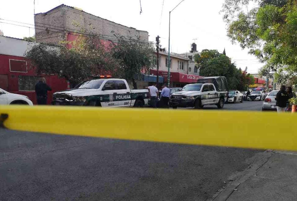 Acorde con las autoridades, los presuntos agresores huyeron en moto. Foto: Jorge Becerril.
