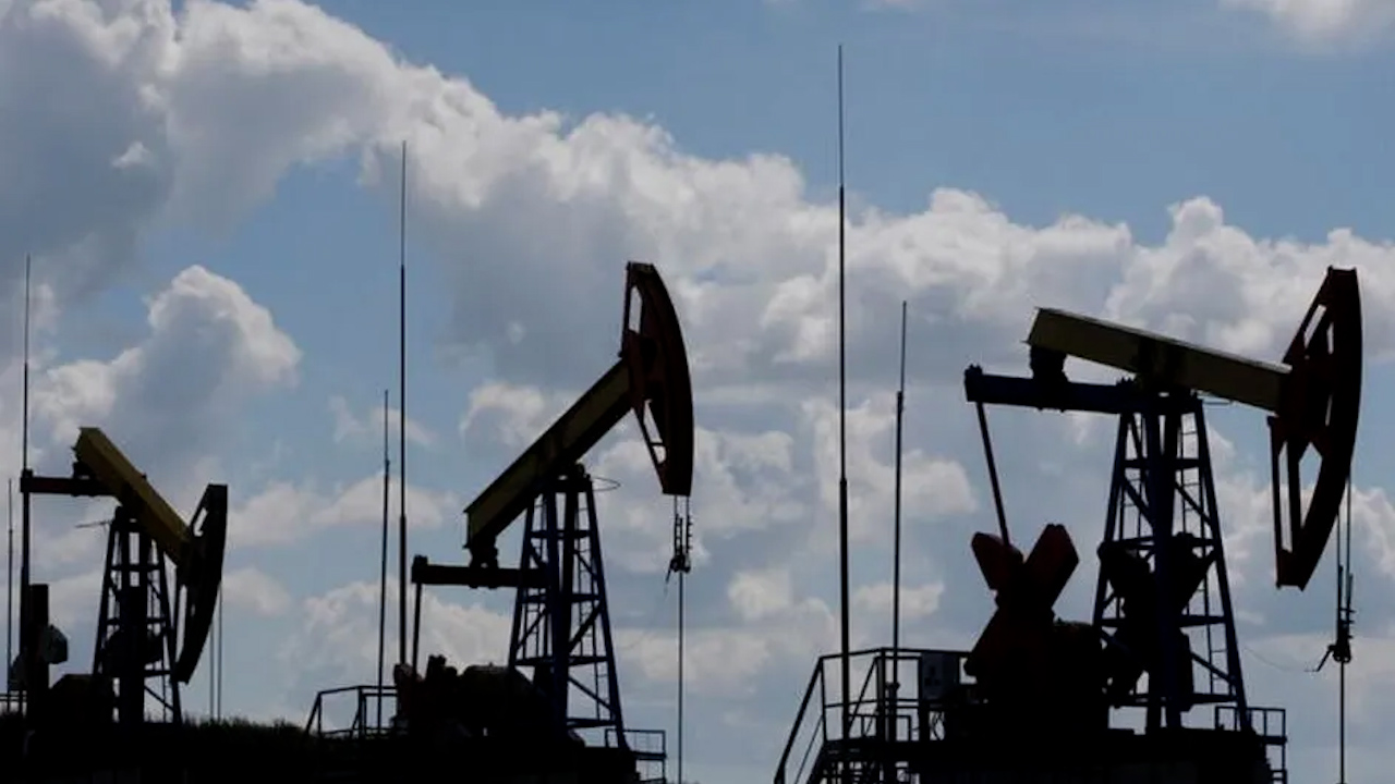 Aumenta precio del petróleo por previsiones de baja en inventarios este año