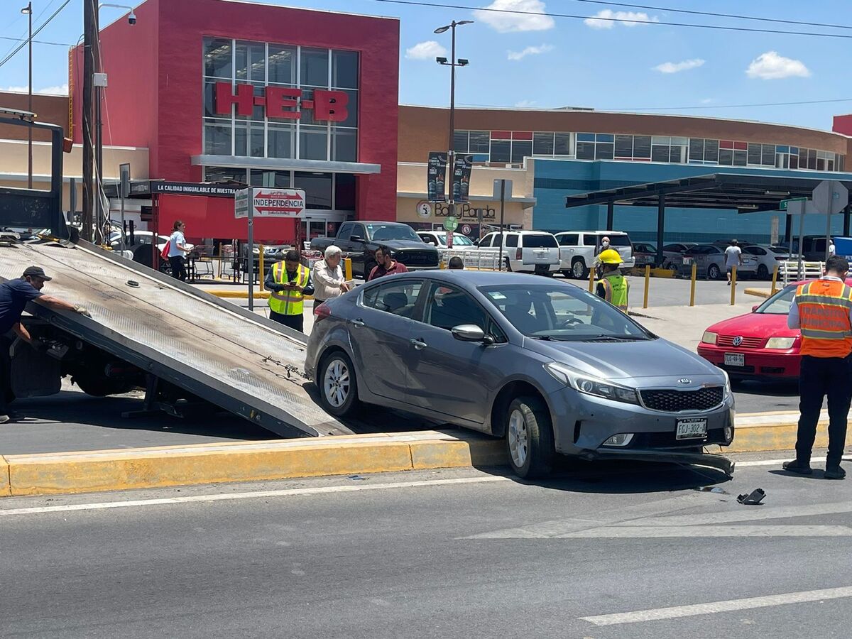 Choque en bulevar Independencia en Torreón.
