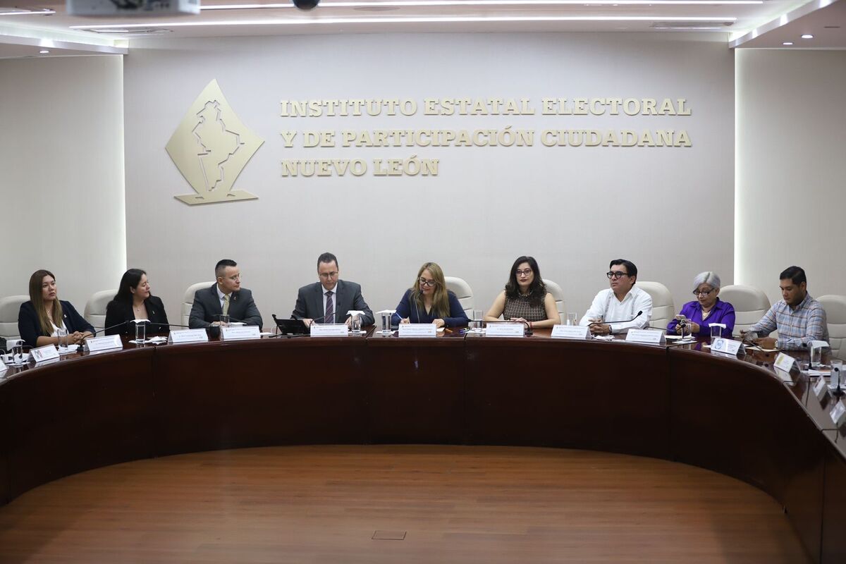 Entrega IEEPCNL constancia a 31 diputados del PRI, PAN, PRD y MC. Foto: Jorge López