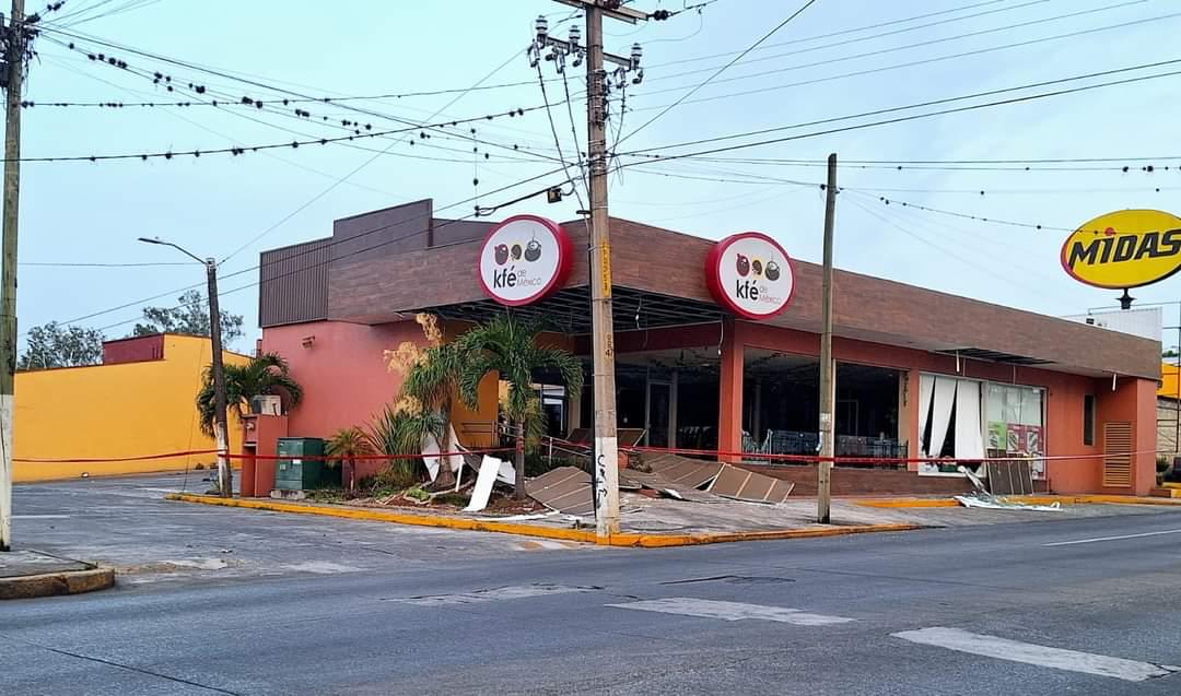 El incidente dejó pérdidas materiales,  pues se dañaron paredes y ventanales. | Especial