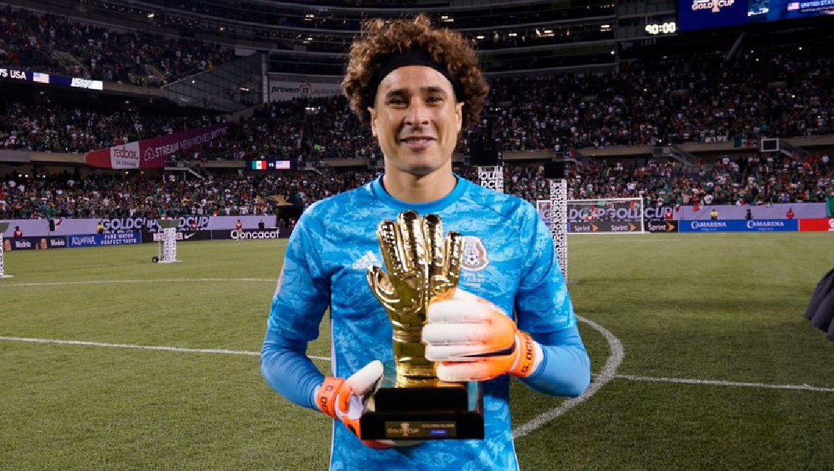 Guillermo Ochoa ya ha sido parte de cinco mundiales con la selección mexicana (X @yosoy8a)