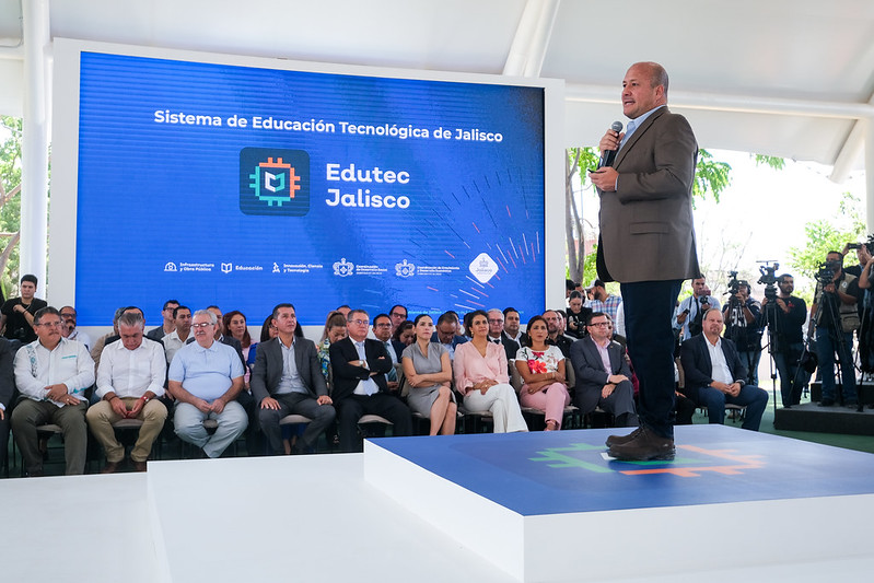 Presenta Enrique Alfaro el primer y único Sistema de Educación Tecnológica en México. (Cortesía)