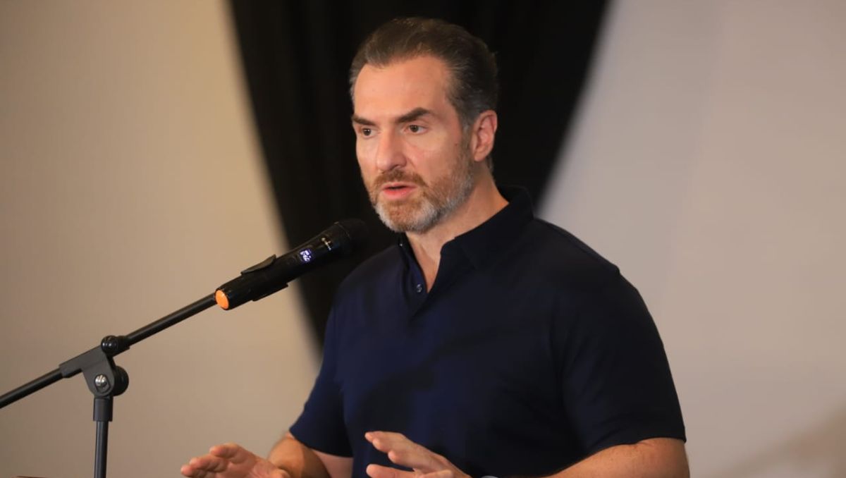El alcalde electo ofreció una rueda de prensa para hablar de las acusaciones que realizó la ex candidata de MC. Leonel Rocha