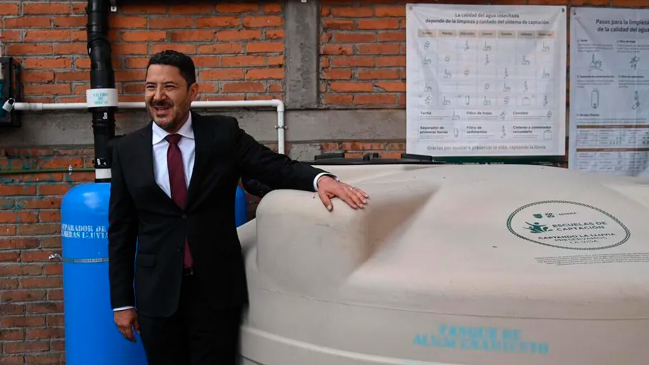 Finaliza la instalación de más de 2 mil sistemas de captación de agua de lluvia en escuelas de CdMx