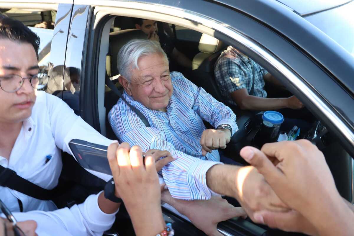 AMLO a su llegada al Hospital Regional de Alta Especialidad del ISSSTE en Torreón, Coahuila. | Jesús Quintanar
