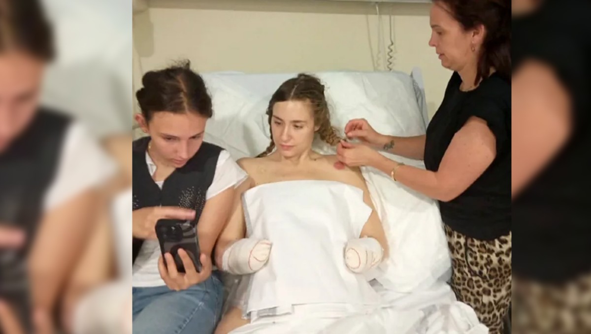 Carla sufrió amputación de manos y pies por una bacteria. | Especial