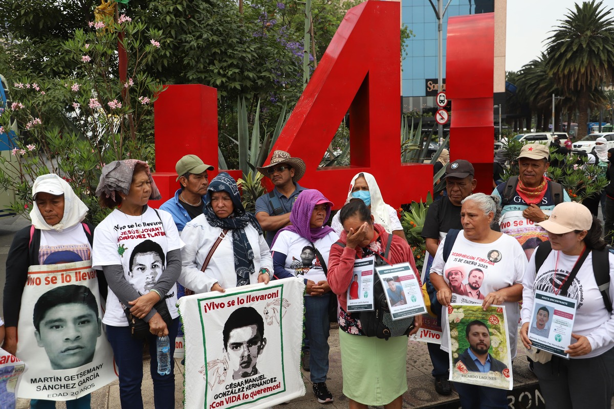 Protesta de padres de Ayotzinapa. | Jesús Quintanar