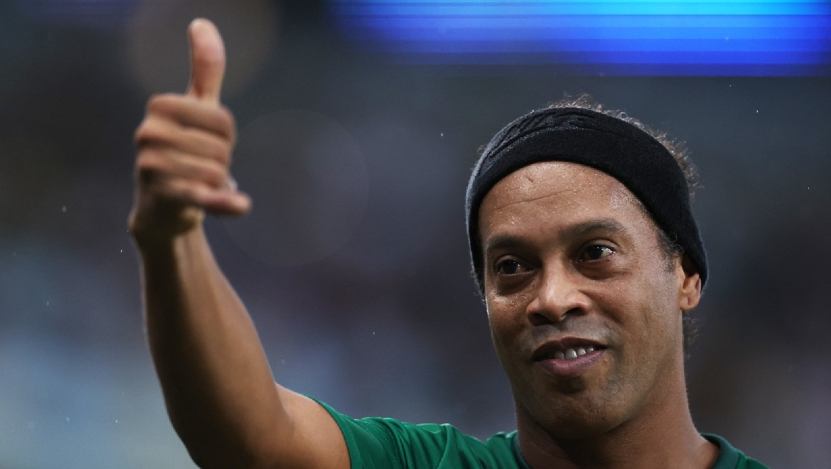 Ronaldinho es considerado una leyenda tanto con Brasil como con el Barcelona (Reuters)