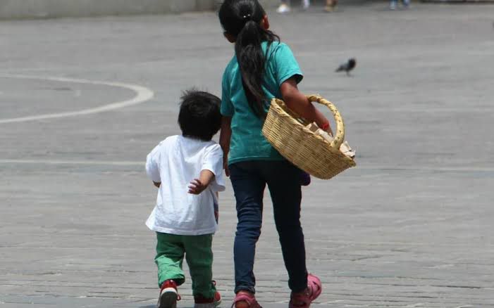 Niños de 11 o 12 años, que aún no saben leer ni escribir, se ven obligados a trabajar para sobrevivir. | Archivo