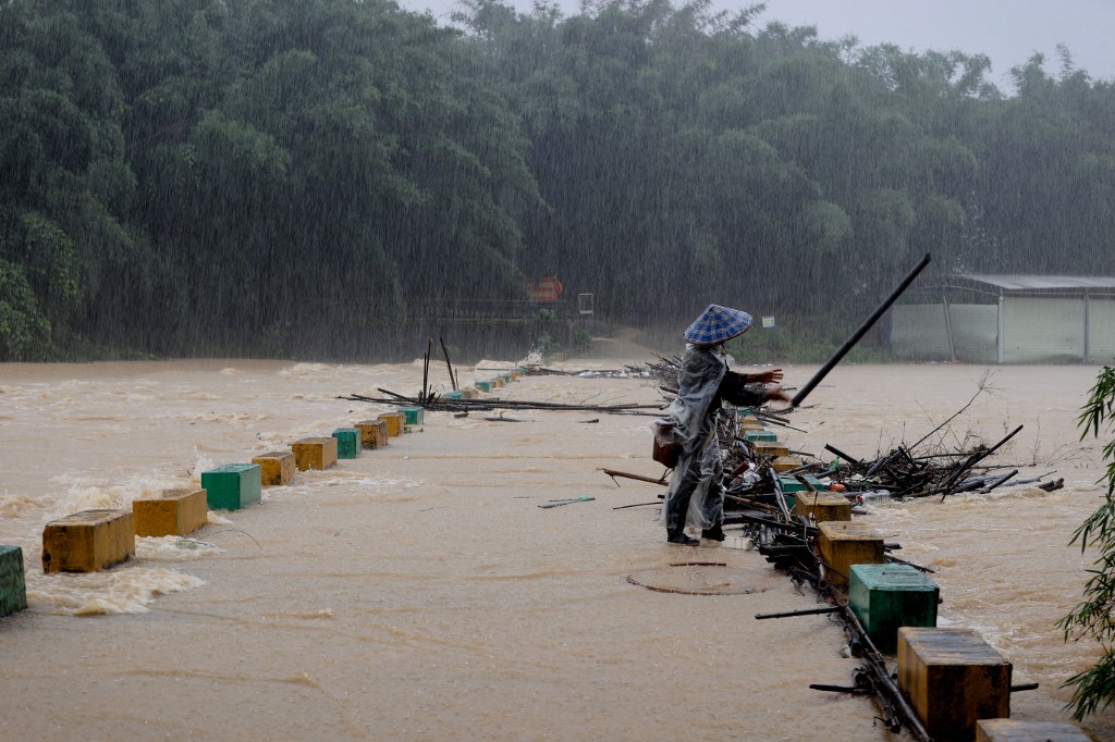 Lluvias en China dejan 15 desaparecidos | X