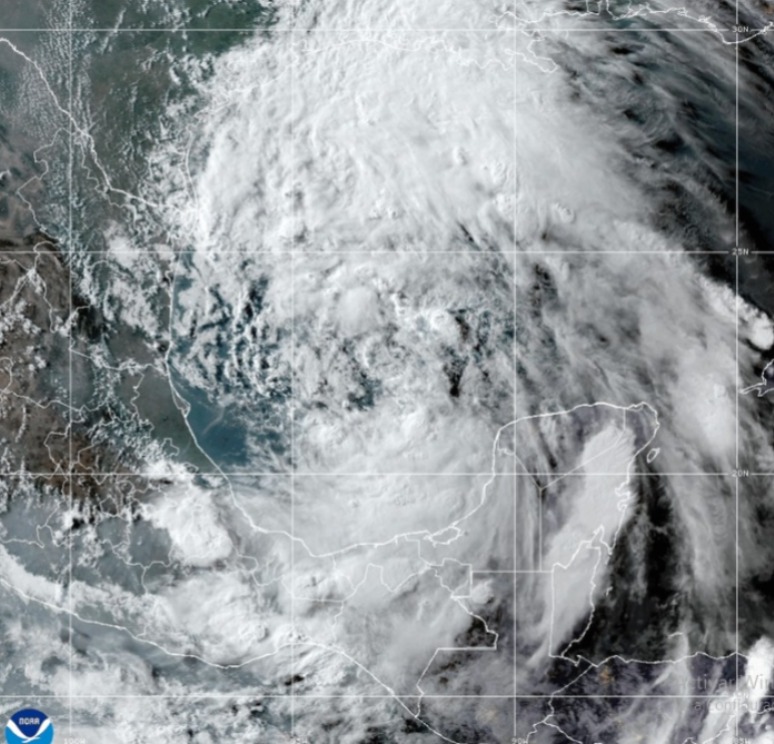 El fenómeno podría convertirse en la tormenta tropical.